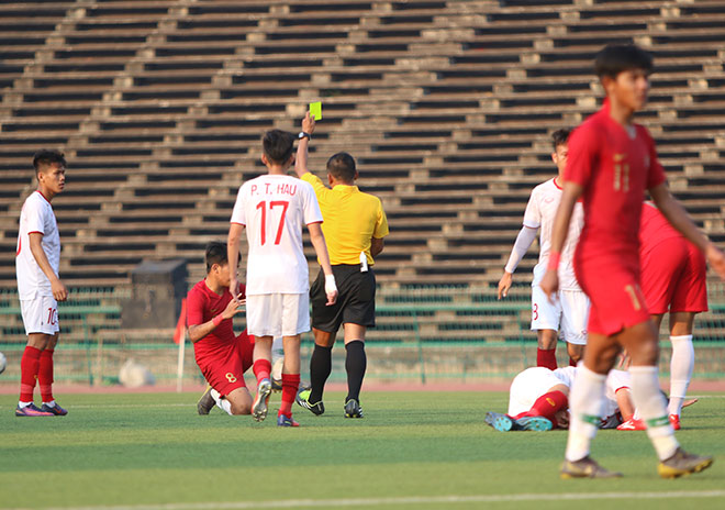 Indonesia “đấu võ” trên sân, U22 Việt Nam bị trọng tài từ chối cơ hội ghi bàn - 9