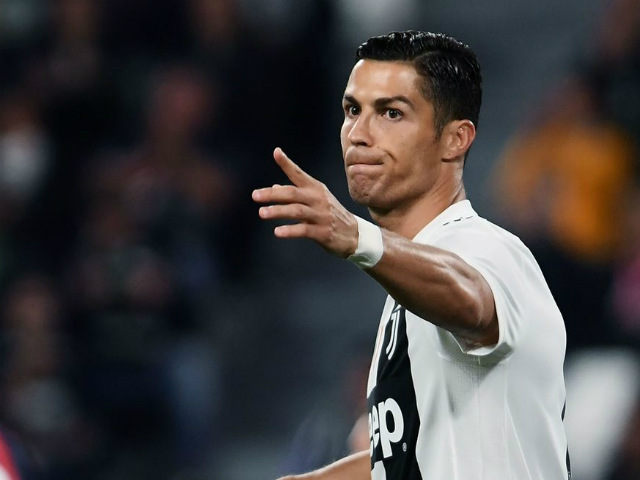 Trực tiếp bóng đá Bologna - Juventus: Ronaldo bị khóa chặt