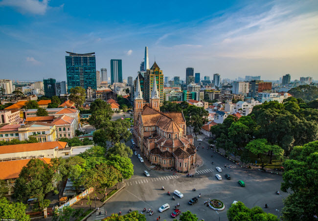 Nhà thờ Đức bà Sài Gòn được xây dựng từ thời kỳ Pháp thuộc, là một trong địa điểm du lịch hấp dẫn tại Thành phố Hồ Chí Minh.