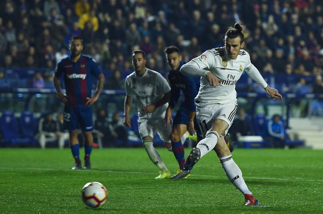 Levante - Real Madrid: &#34;Sống&#34; nhờ VAR & 2 chiếc thẻ đỏ - 1