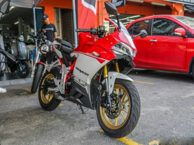 Cận cảnh môtô đẹp như "quỷ đỏ" Ducati giá chỉ 55,8 triệu đồng