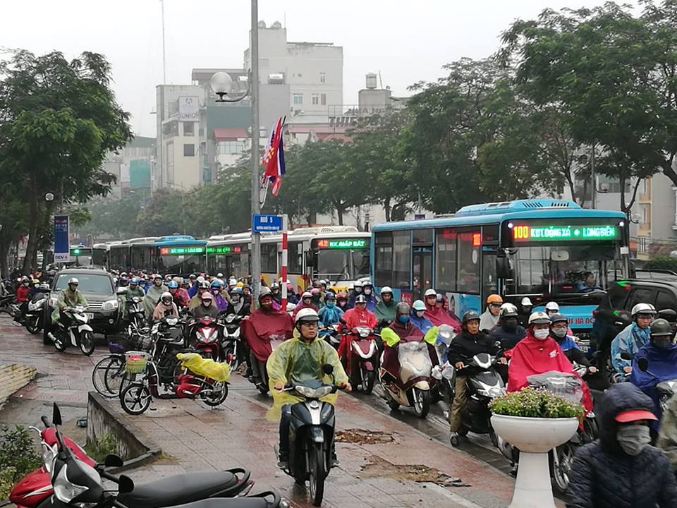 Cầu Chương Dương tắc cứng trước giờ đón Chủ tịch Triều Tiên Kim Jong Un - 4