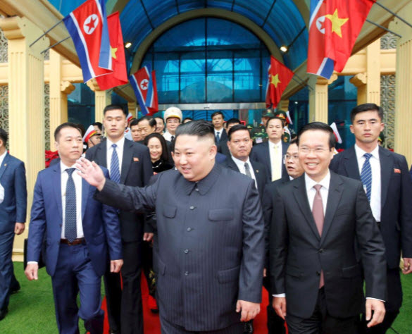 Loạt ảnh VN đón ông Kim Jong Un ở ga Đồng Đăng trên báo nước ngoài - 4