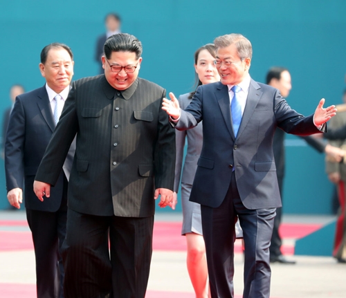 Phong cách được ca ngợi &#34;biểu tượng thời trang mới&#34; của ông Kim Jong Un - 7