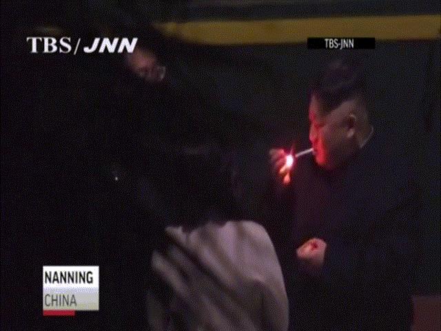 Phút nghỉ ngơi hiếm hoi của ông Kim Jong Un trước khi đến Việt Nam