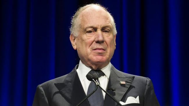 Ronald Lauder - 3,8 tỷ USD (88.000 tỷ VND). Là con trai út của bà trùm ngành trang điểm Estée Lauder, Ronald Lauder thừa hưởng một cuộc sống xa hoa ngay từ khi sinh ra. Ông hiện đang phục vụ trong ban giám đốc của Estéeinois Enterprises.