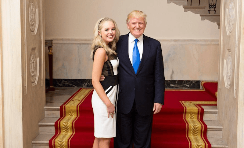 Điều ít biết về con gái út gợi cảm của Tổng thống Trump với người vợ thứ 2 - 1