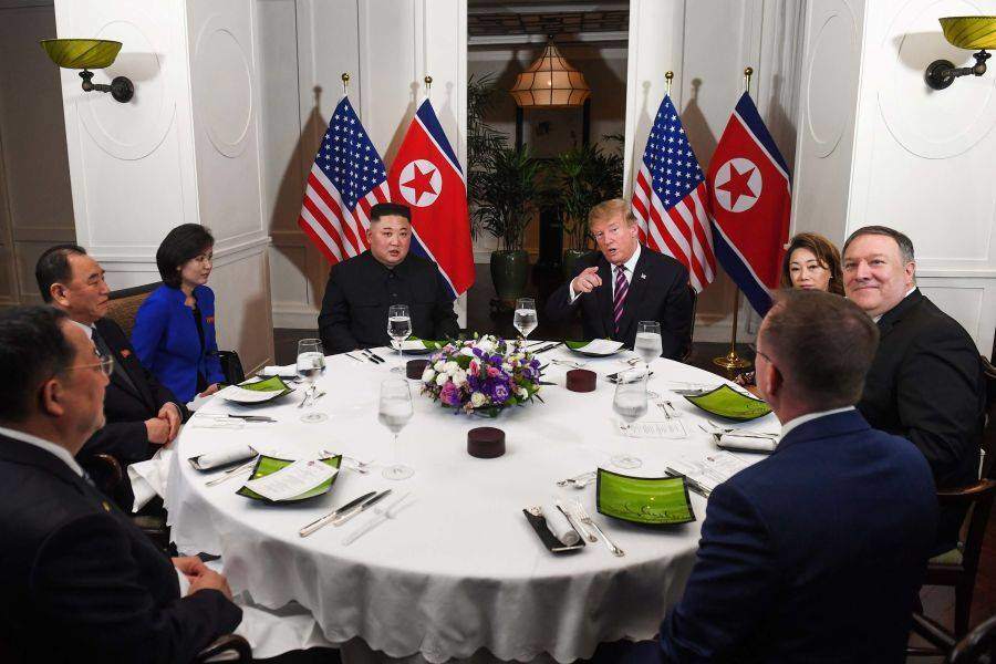 Clip: Tổng thống Donald Trump và Chủ tịch Kim Jong Un vui vẻ dùng bữa tối - 1