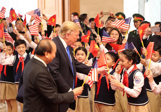 Thủ tướng Nguyễn Xuân Phúc ăn trưa và làm việc với Tổng thống Donald Trump - 12