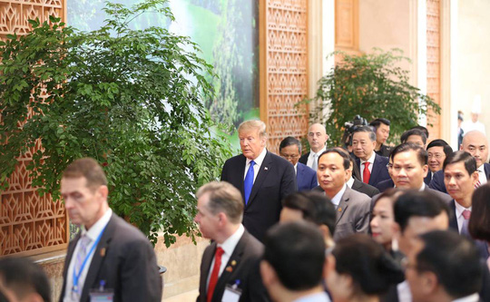 Thủ tướng Nguyễn Xuân Phúc ăn trưa và làm việc với Tổng thống Donald Trump - 19