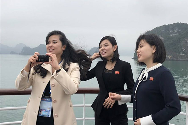 Nữ ca sĩ quyền lực nhất Triều Tiên khoe sắc cùng các bóng hồng tại Vịnh Hạ Long - 1