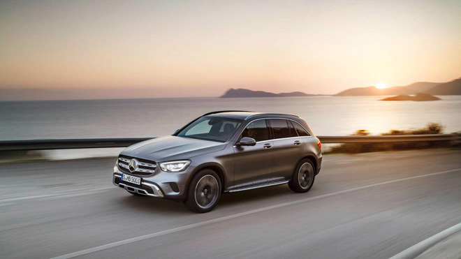 Mercedes-Benz tung teaser &#34;nhá hàng&#34; GLC Facelift 2020 mới - 2