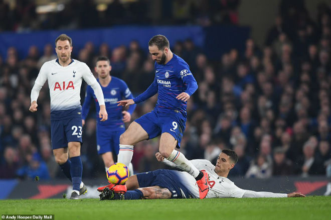 Chelsea đả bại Tottenham: Sarri mạnh miệng dằn mặt &#34;cừu đen&#34; Kepa - 1