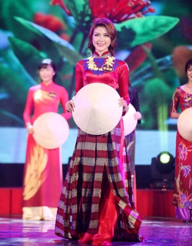 MC Thu Hằng chính là hoa khôi sinh viên Hà Nội 2015.