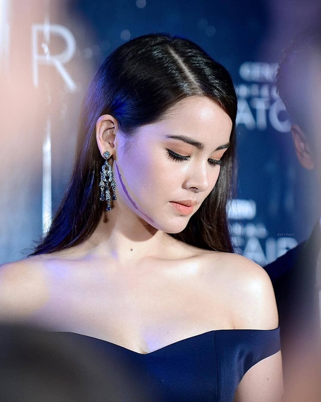 Tên tuổi của Yaya Urassaya Sperbund càng trở nên nổi tiếng khi góp mặt trong bộ phim điện ảnh “Nữ thần rắn 2”.