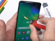 Thời trang Hi-tech - Cắn răng nhìn Galaxy S10 bị &quot;rạch mặt&quot;