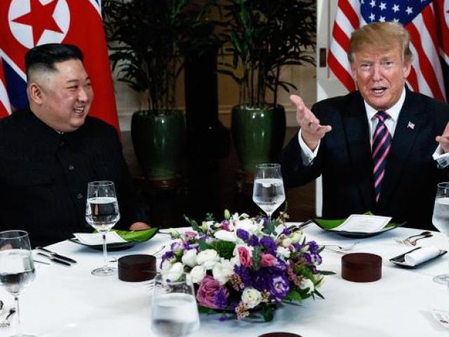 Chuyện giờ mới kể về phục vụ ăn cho ông Trump và ông Kim ở Hà Nội