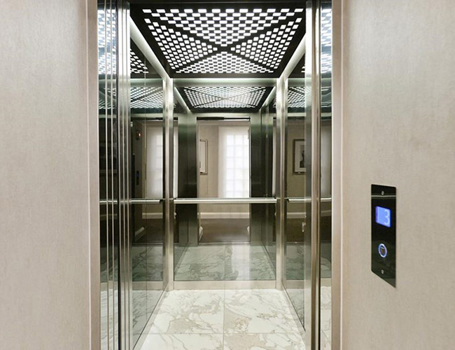 Khu vực thang máy riêng có thể chứa được 8 người