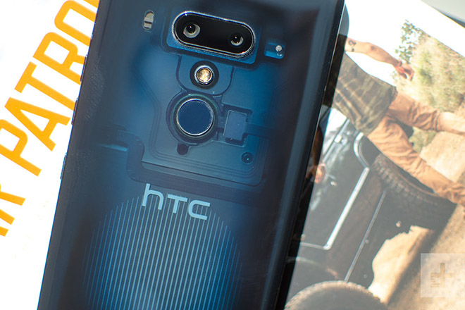 Kinh doanh ế ẩm, HTC tính đường cấp phép thương hiệu - 1