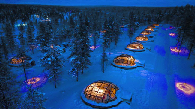 8. Khu nghỉ dưỡng Kakslauttanen Arctic, Phần Lan: Nơi đây là một trong những địa điểm lý tưởng dành cho du khách muốn tận mắt chiêm ngưỡng hiện tượng ánh sáng bắc cực quang huyền ảo.