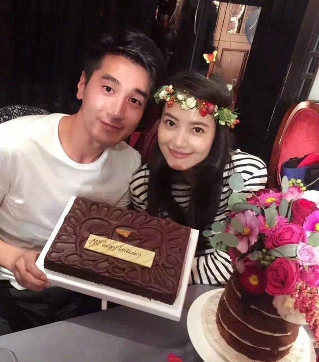 Cao Viên Viên và Triệu Hựu Đình đã kết hôn 5 năm nhưng vẫn chưa có tin vui. Cặp đôi từng nhiều lần vướng tin đồn mang thai song hai nghệ sĩ đều lên tiếng phủ nhận.