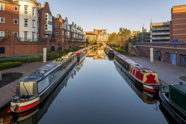 Birmingham, Anh: Thành phố này không nổi tiếng về phong cảnh đẹp, nhưng hệ thống kênh nơi đây thuộc nhóm tốt nhất thế giới.