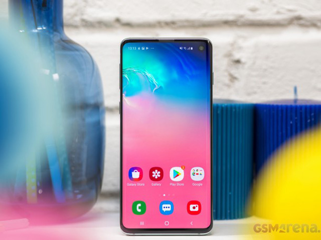 Video cận cảnh ”mổ xẻ” Galaxy S10