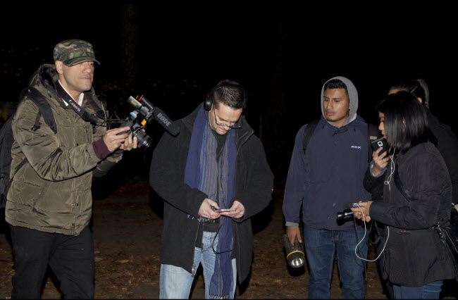 Những du khách gan dạ có thể tham gia các tour khám phá rừng Hoia Baciu trong đêm.