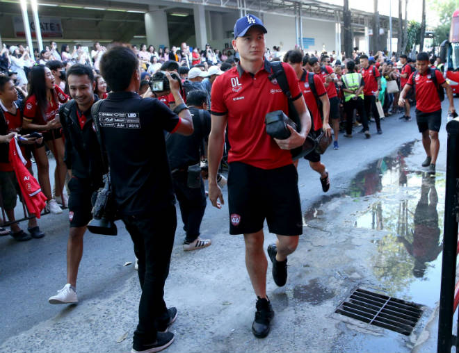 Muangthong United - Chiangmai: Văn Lâm xuất thần, niềm vui nhân đôi - 1