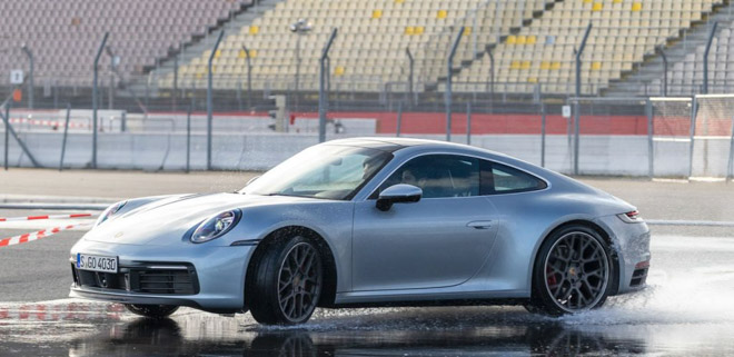 Porsche 911 mới an toàn hơn với chế độ lái trên đường ướt Wet Mode - 2