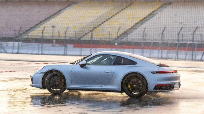 Porsche 911 mới an toàn hơn với chế độ lái trên đường ướt Wet Mode - 3