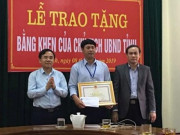 Tin tức trong ngày - Phó Chủ tịch xã đi mò hến cứu 2 em nhỏ đuối nước được tặng bằng khen