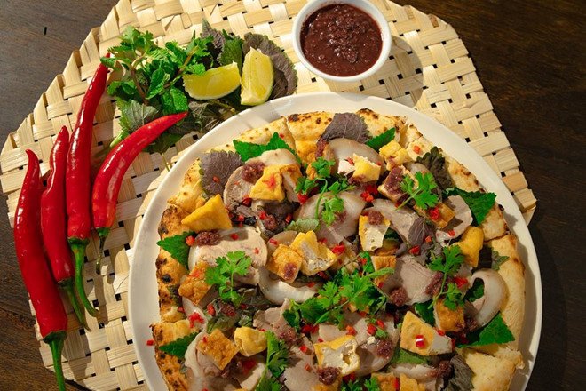 Kỳ lạ với món &#34;Pizza bún đậu mắm tôm&#34; - 1