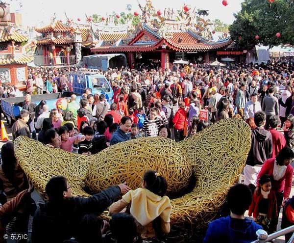 Ngôi chùa "hào phóng" nhất thế giới, người dân túng thiếu có thể đến vay tiền - 3