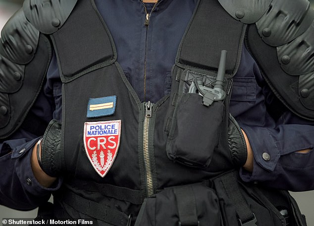 Pháp: Thi xem ai “rút súng trước”, nữ cảnh sát bị đồng nghiệp bắn vào đầu - 1