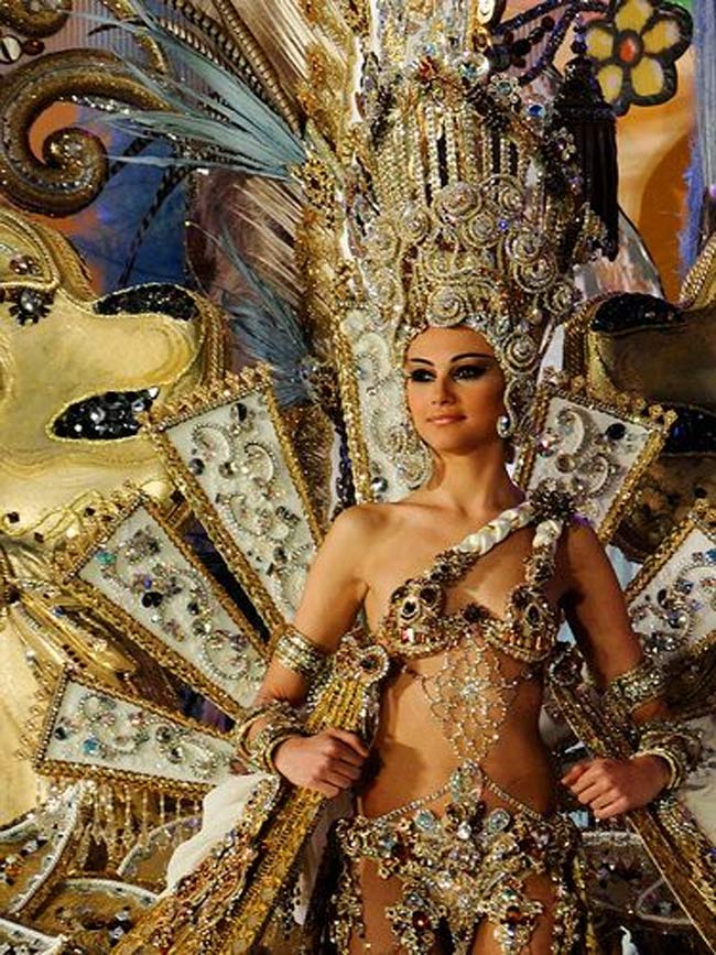 Thời trang ở lễ hội Carnival là một chủ đề rất lý thú và đặc biệt sexy.