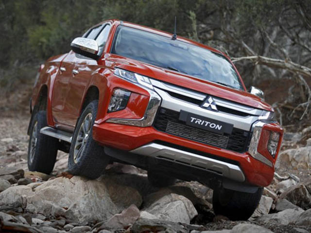 Mitsubishi giảm giá bán cho Outlander và bán tải Triton 2019