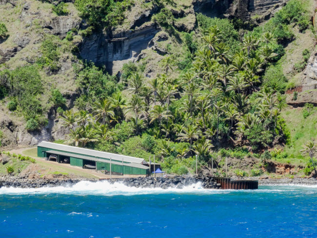 Đảo Pitcairn, Nam Thái Bình Dương: Đây là một trong những hòn đảo hẻo lánh nhất trên thế giới. Bạn sẽ được cấp đất miễn phí, nếu chuyển tới sống trên đảo. Mặc dù vậy, cho đến nay không có nhiều người chuyển tới đây.