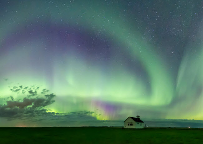 Saskatchewan, Canada: Nếu bạn vừa tốt nghiệp đại học, tỉnh Saskatchewan có thể là địa điểm lý tưởng để bắt đầu một công việc. Bởi vì chính quyền ở đây miễn thuế thu nhập cho người mới đi làm lên tới 15.000 USD.