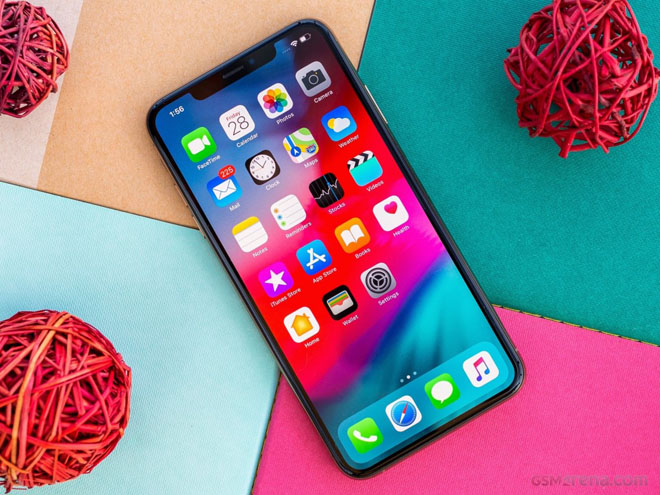 iPhone XS Max đối đầu Galaxy S10+: Ai là người &#34;đổ máu&#34;? - 2