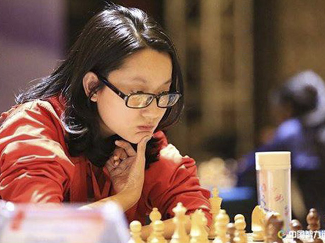 “Hoa khôi cờ vua” Kim Phụng gây ấn tượng: Vượt mặt cựu vô địch thế giới