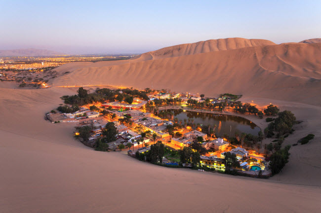 Huacachina, Peru: Du khách có thể mất khái niệm về thời gian khi đặt chân tới ốc đảo sa mạc này ở Peru.