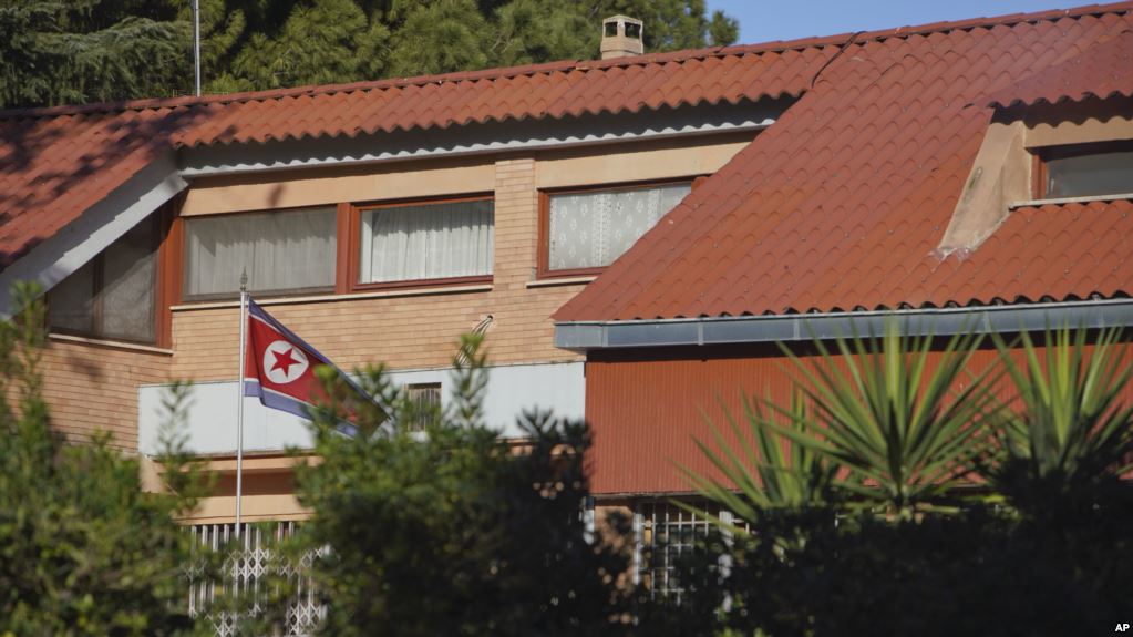 CIA bị tố giật dây vụ tấn công Đại sứ quán Triều Tiên ở Madrid - 1