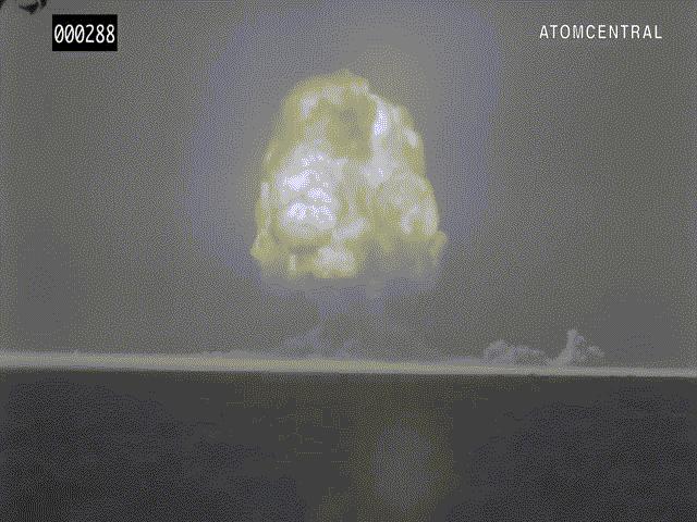 Sức mạnh khủng khiếp của vụ thử bom nguyên tử đầu tiên trên thế giới
