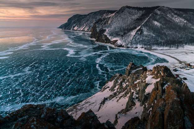 Hồ sâu nhất thế giới: Hồ Baikal ở Nga 5.370 feet / 1.637 mét.