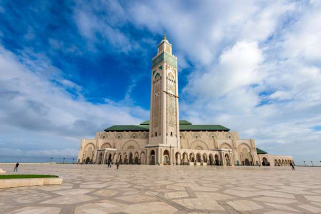 Tháp cao nhất thế giới: Nhà thờ Hồi giáo Hassan II ở Casablanca, Morocco 656 feet / 200 mét.