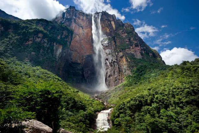 Thác nước cao nhất thế giới: Thác Angel ở Công viên Quốc gia Canaima, Venezuela 3.212 feet / 979 mét. 