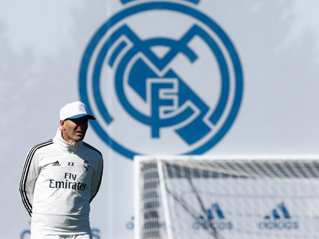 Zidane lương bèo dẫn dắt Real: Phô diễn tuyệt kỹ, học trò bái phục