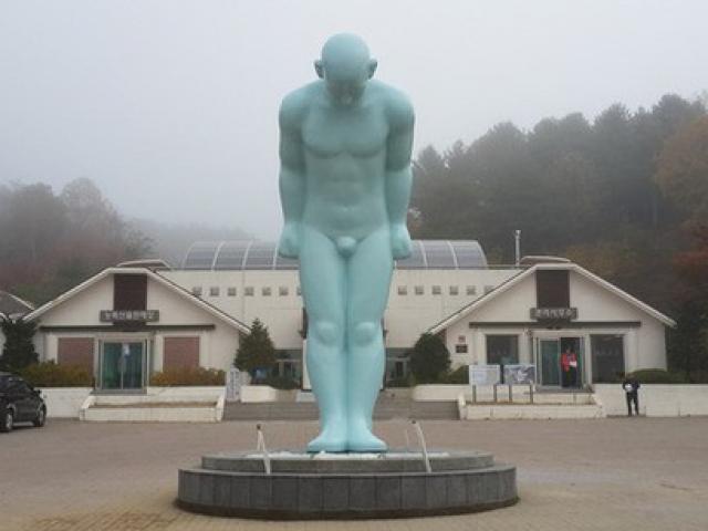 Chủ tịch TP.Huế nói về đặt tượng ”Người đàn ông cúi đầu” Hàn Quốc