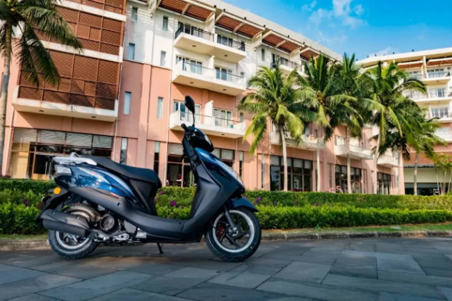 Sàn để chân rộng rãi, nhìn từ phía bên cạnh 2019 Honda Cruising còn có phần giống với huyền thoại Honda Spacy từng bán tại Việt Nam.